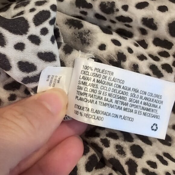 3/$20 A New Day Flowy Cheetah Print Blouse Smocked Keyhole Long Balloon Sleeve - Picture 14 of 14